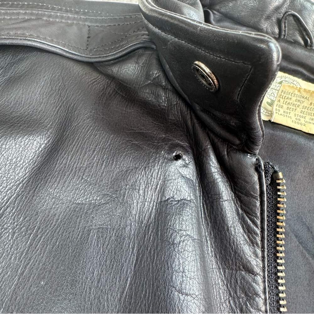 Vintage BANANA REPUBLIC SAFARI & TRAVEL Thick Leather Bomber Jacket Black Sz 44 - Picture 12 of 13